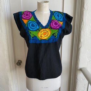 VINTAGE Mexican Embroidered Floral Handmade Womens Top M Medium  Boho V-Neck